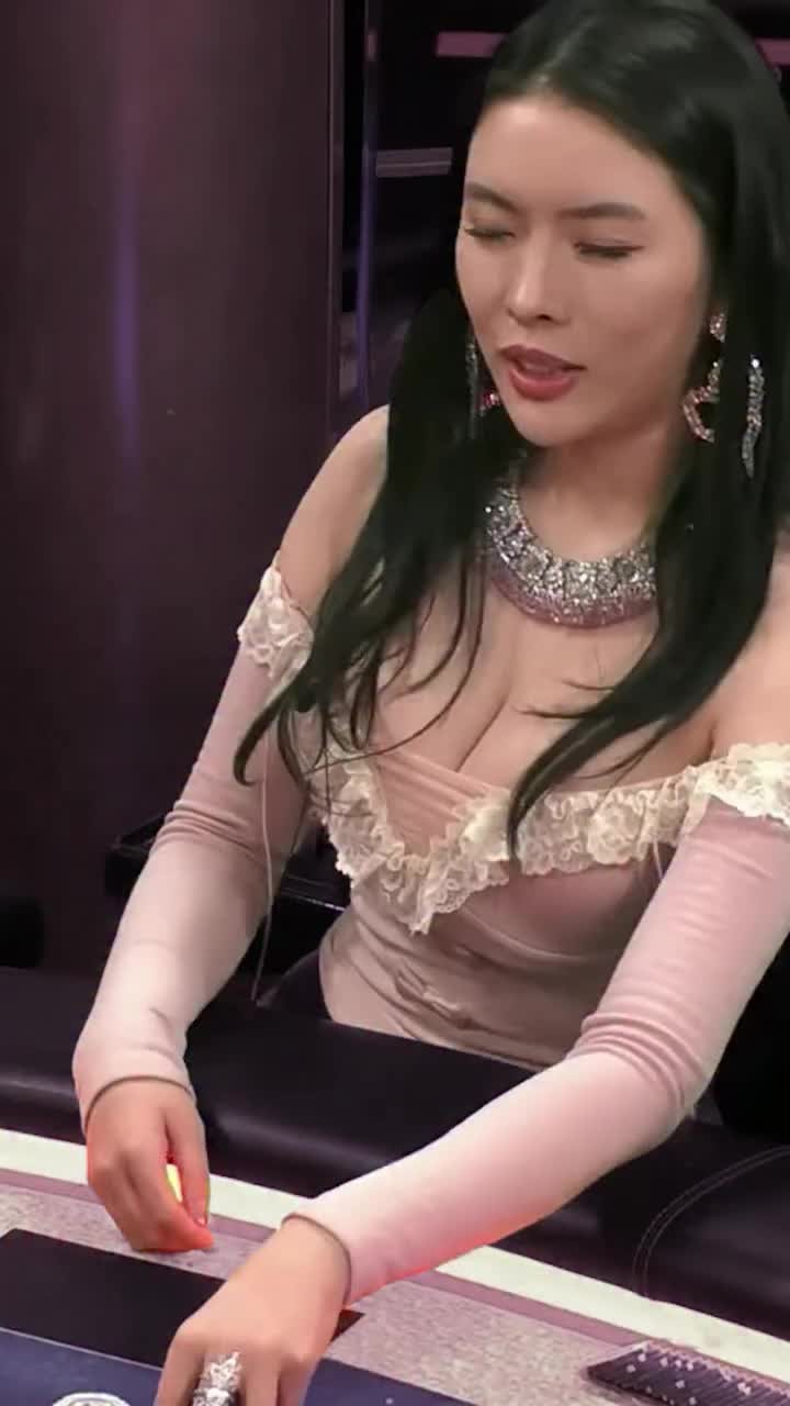 近日与威少合影的德扑All in姐😍穿这身简直霸气侧漏啊~